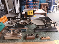 Lot 63 - antieke weegschalen en gewichten - afbeelding 1 van  6