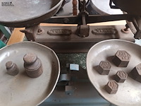 Lot 63 - antieke weegschalen en gewichten - afbeelding 3 van  6