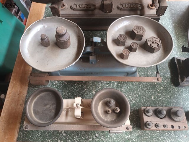 Lot 63 - antieke weegschalen en gewichten - afbeelding 4 van  6