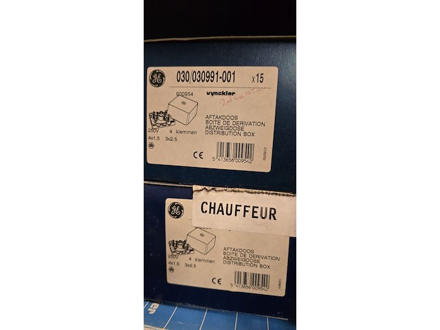 Lot 63 - contactdozen, aftakdozen,stekkers… - afbeelding 3 van  4