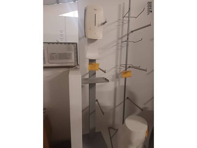 Lot 63 - desinfecteerpaal - afbeelding 1 van  3