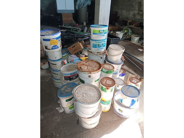 Lot 63 - diverse verven - afbeelding 1 van  4