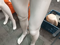 Lot 63 - etalagepop - afbeelding 2 van  2