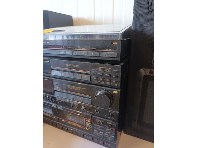 Lot 63 - jvc muziektoren met boxen - afbeelding 5 van  5