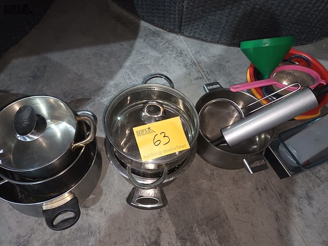 Lot 63 - kookpotten en keukengerei. 18 stuks - afbeelding 1 van  5