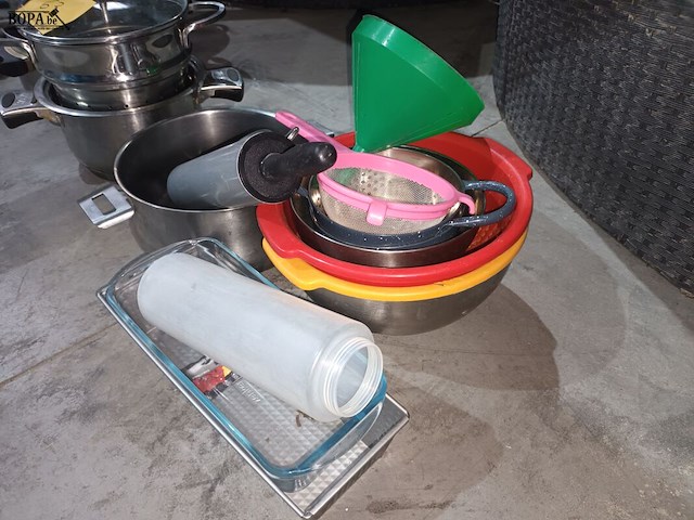 Lot 63 - kookpotten en keukengerei. 18 stuks - afbeelding 5 van  5