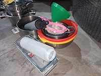 Lot 63 - kookpotten en keukengerei. 18 stuks - afbeelding 5 van  5