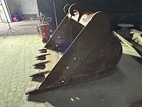 Lot 63 - kraanbak / tandenbak - afbeelding 3 van  4