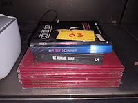 Lot 63 - leesboeken en rooie oortjes - afbeelding 1 van  4