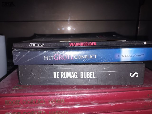 Lot 63 - leesboeken en rooie oortjes - afbeelding 2 van  4