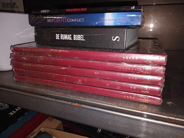 Lot 63 - leesboeken en rooie oortjes - afbeelding 4 van  4