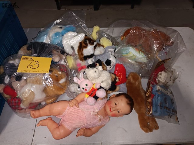 Lot 63 - lot knuffels - afbeelding 1 van  4
