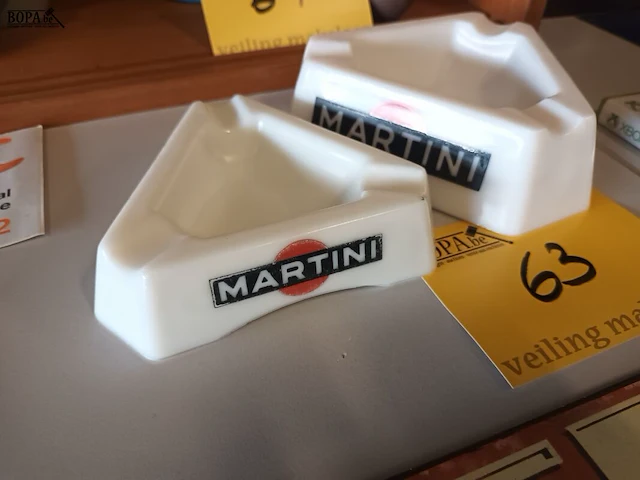 Lot 63 - martini asbak. 2 stuks - afbeelding 2 van  3
