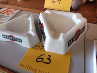 Lot 63 - martini asbak. 2 stuks - afbeelding 3 van  3