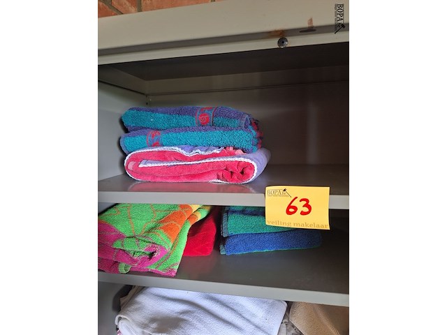 Lot 63 - metalen kast met inhoud - afbeelding 3 van  5