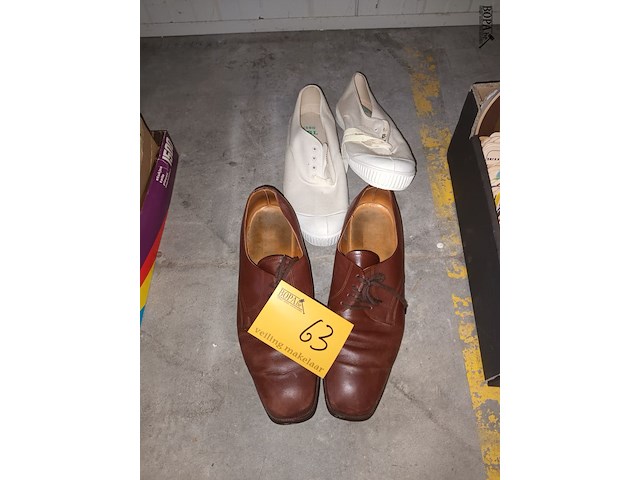 Lot 63 - militaire schoenen abl. 2 paar - afbeelding 1 van  5