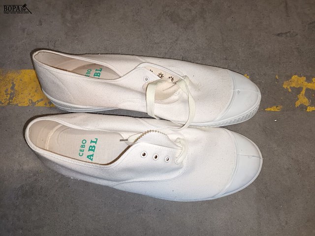 Lot 63 - militaire schoenen abl. 2 paar - afbeelding 2 van  5