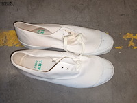 Lot 63 - militaire schoenen abl. 2 paar - afbeelding 2 van  5