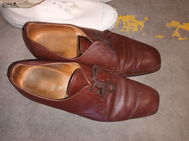 Lot 63 - militaire schoenen abl. 2 paar - afbeelding 4 van  5