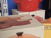 Lot 63 - mini ovenpotjes met deksel in gietijzer 8 stuks - afbeelding 2 van  4