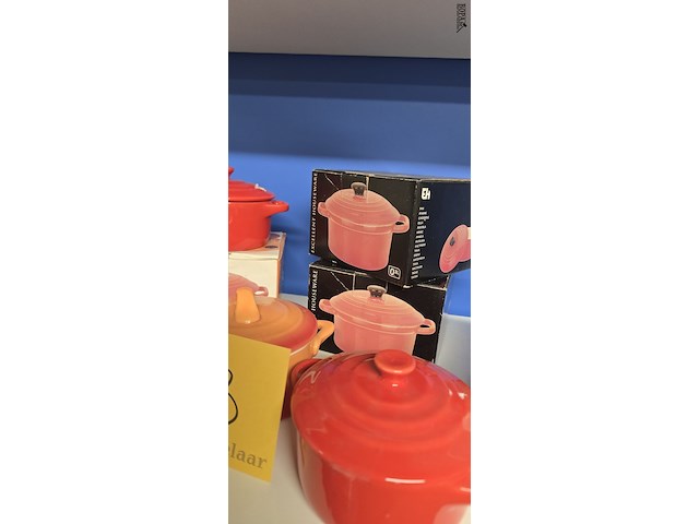 Lot 63 - mini ovenpotjes met deksel in gietijzer 8 stuks - afbeelding 3 van  4