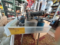 Lot 63 - oude oliekan en soldeerbranders allerlei - afbeelding 1 van  5