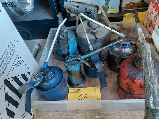 Lot 63 - oude oliekan en soldeerbranders allerlei - afbeelding 4 van  5