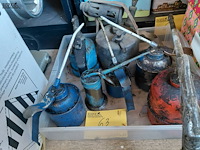 Lot 63 - oude oliekan en soldeerbranders allerlei - afbeelding 4 van  5