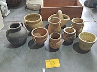 Lot 63 - oude stenen bloempotten - 9 stuks