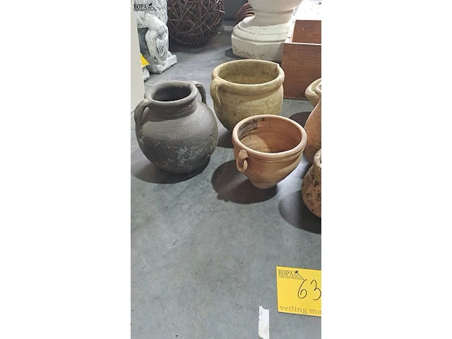 Lot 63 - oude stenen bloempotten - 9 stuks - afbeelding 2 van  4
