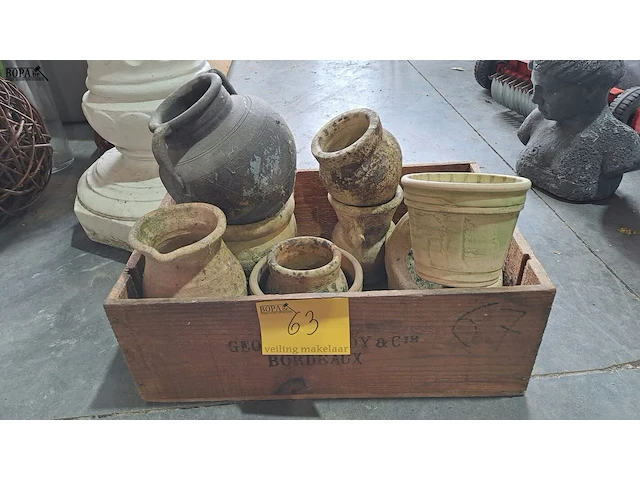 Lot 63 - oude stenen bloempotten - 9 stuks - afbeelding 4 van  4