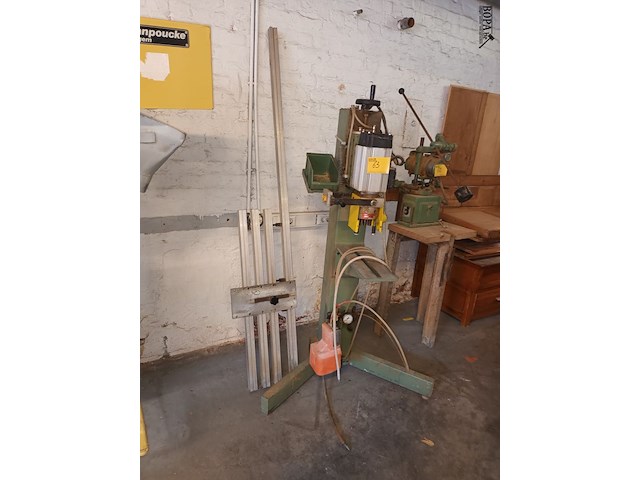 Lot 63 - pneumatische frees/boormachine - afbeelding 1 van  7