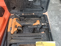 Lot 63 - pneumatische tacker bostitch - afbeelding 1 van  4