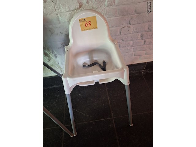 Lot 63 - pvc kinderstoeltje - afbeelding 1 van  1