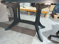 Lot 63 - pvc tuintafel - afbeelding 2 van  3