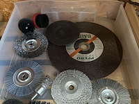 Lot 63 - roterende borstels en schuurschijven, metaal en nylon - afbeelding 3 van  3
