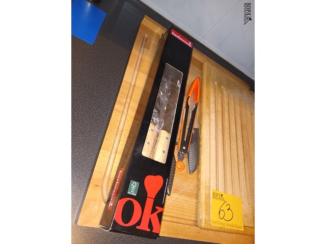 Lot 63 - snijplanken, messen en bbq set - afbeelding 2 van  4