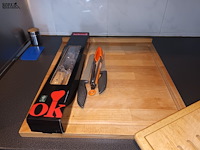 Lot 63 - snijplanken, messen en bbq set - afbeelding 3 van  4