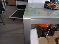 Lot 63 - tafel met glazen blad - afbeelding 2 van  3