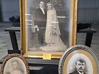 Lot 63 - trio vintage ingelijste portretfoto's uit de 20ste eeuw in d - afbeelding 1 van  4