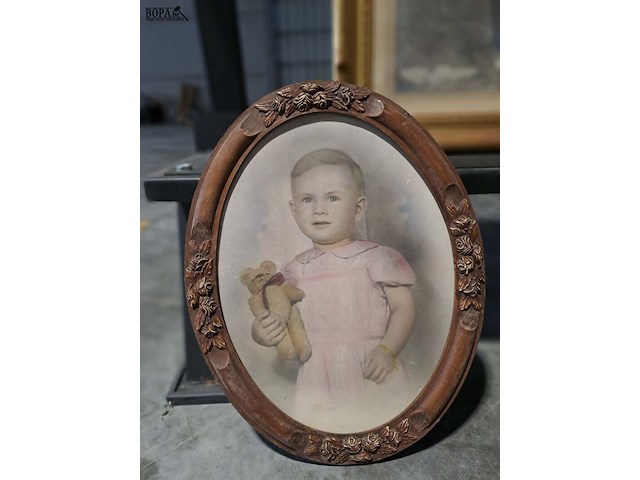 Lot 63 - trio vintage ingelijste portretfoto's uit de 20ste eeuw in d - afbeelding 3 van  4