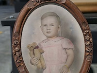 Lot 63 - trio vintage ingelijste portretfoto's uit de 20ste eeuw in d - afbeelding 3 van  4