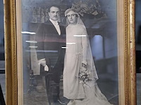 Lot 63 - trio vintage ingelijste portretfoto's uit de 20ste eeuw in d - afbeelding 4 van  4