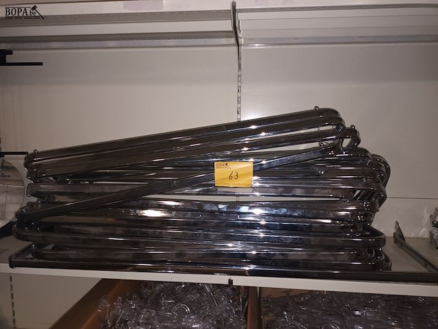Lot 63 - verchroomde kledingstangen. 20 stuks - afbeelding 1 van  4