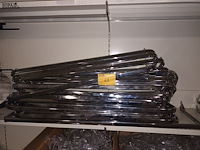 Lot 63 - verchroomde kledingstangen. 20 stuks - afbeelding 1 van  4