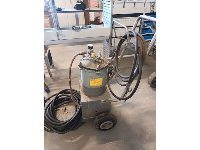 Lot 63 - verfspuitmachine - afbeelding 1 van  5
