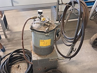 Lot 63 - verfspuitmachine - afbeelding 1 van  5