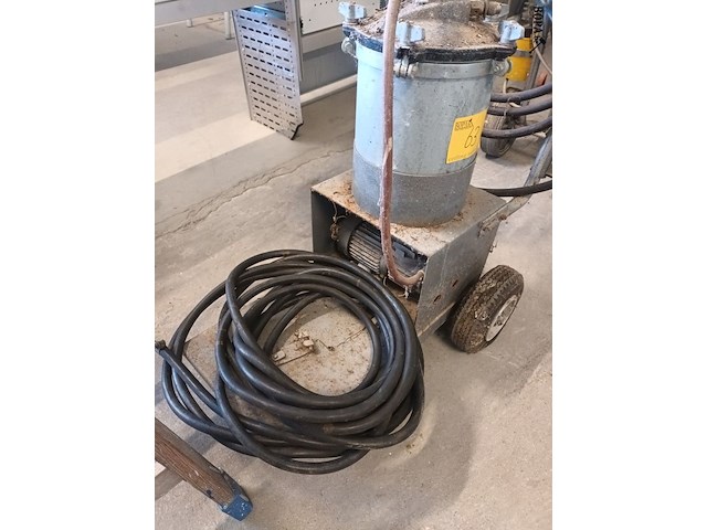 Lot 63 - verfspuitmachine - afbeelding 3 van  5