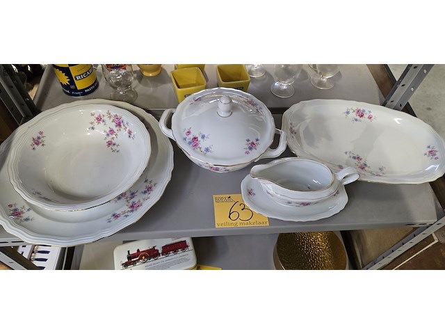 Lot 63 - vintage servies zo goed als compleet - afbeelding 2 van  4
