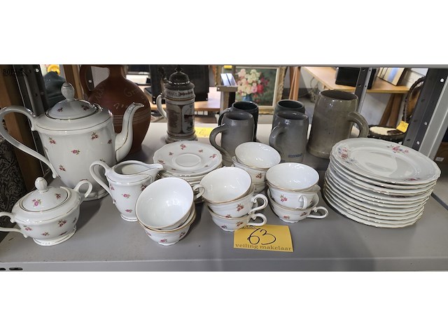 Lot 63 - vintage servies zo goed als compleet - afbeelding 3 van  4